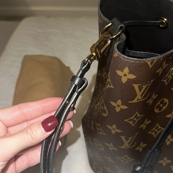 Louis Vuitton NéoNoé MM Black Monogram (100% authentic) - Picture 10 of 16